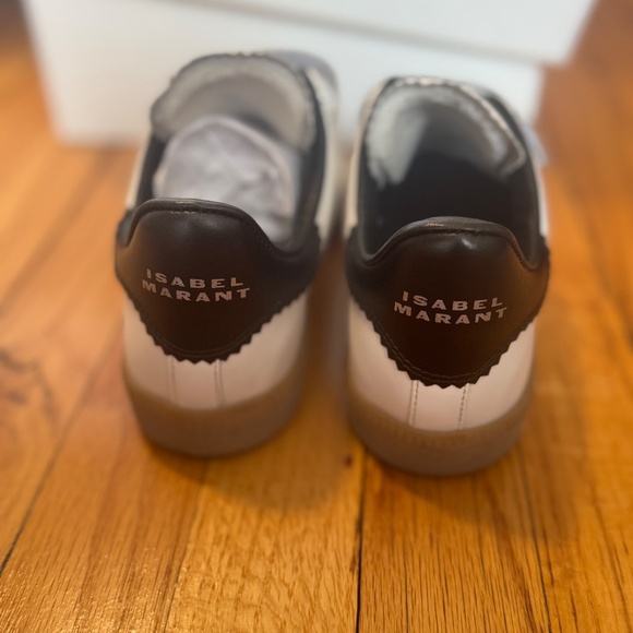 Sneakers - Picture 4 of 9